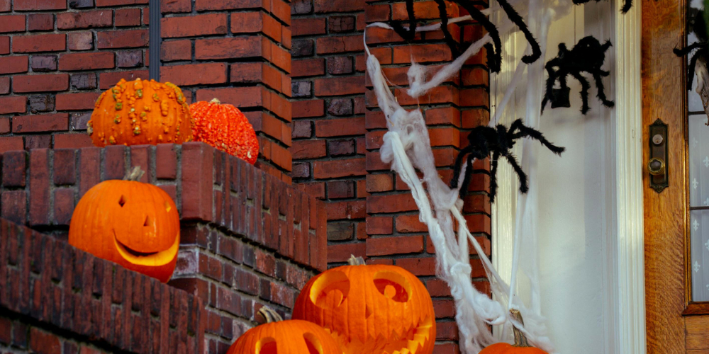 front porch halloween decor