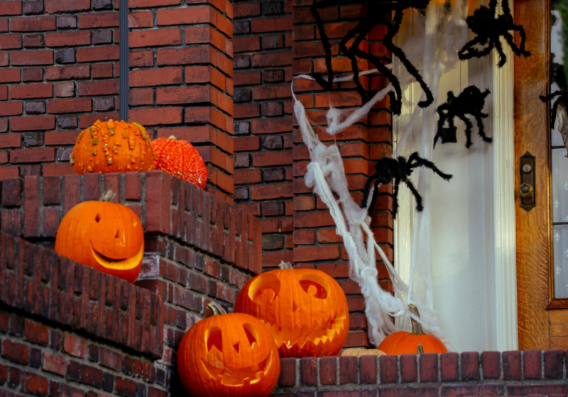 front porch halloween decor